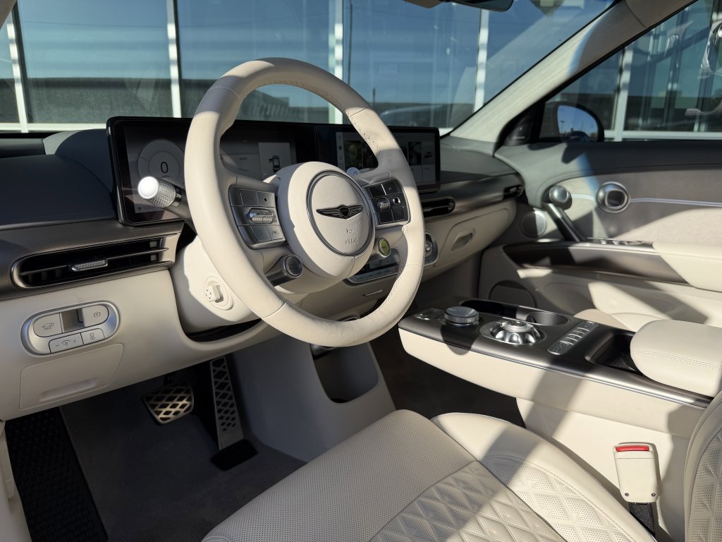 Used 2023 Genesis GV60 Performance image 32