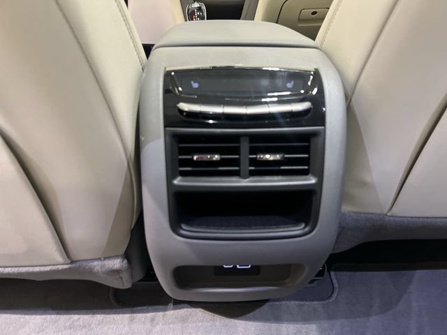 Used 2024 Cadillac XT5 Premium Luxury w/ Technology Package FWD image 21