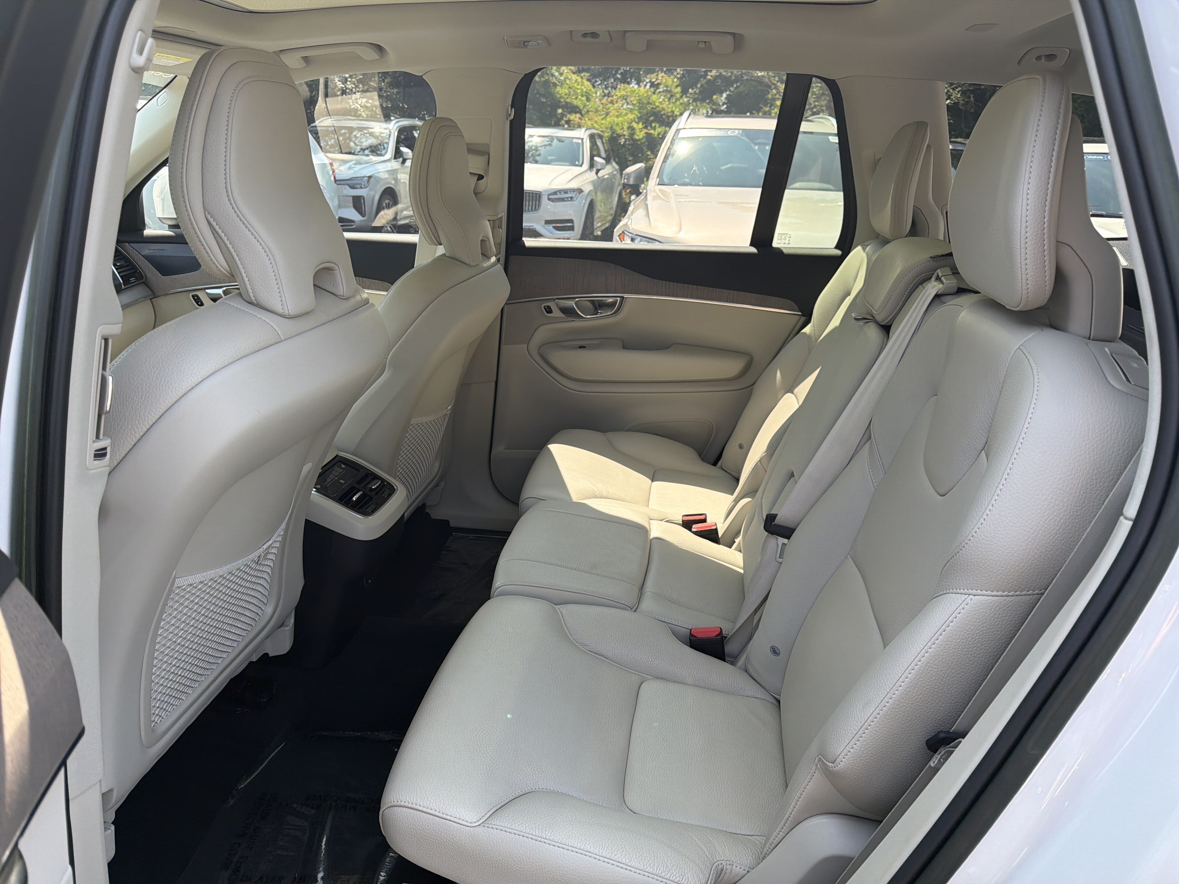 Used 2023 Volvo XC90 B6 Plus w/ Protection Package Premier AWD/4WD image 32