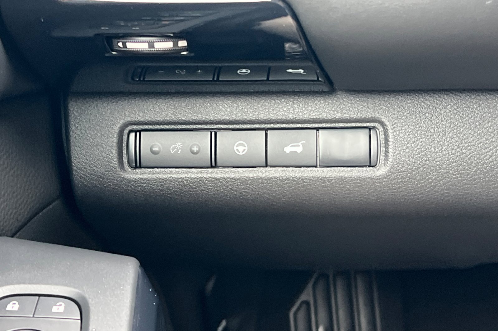 New 2025 Nissan Pathfinder SV image 31