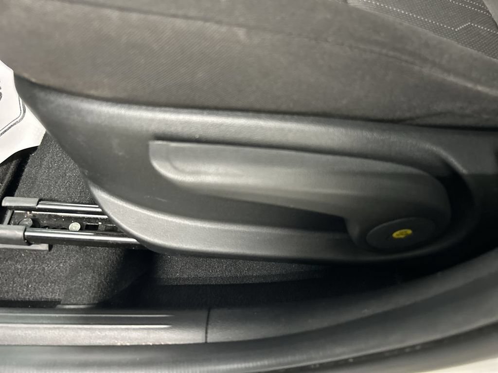 Used 2021 Hyundai Venue SE FWD image 10