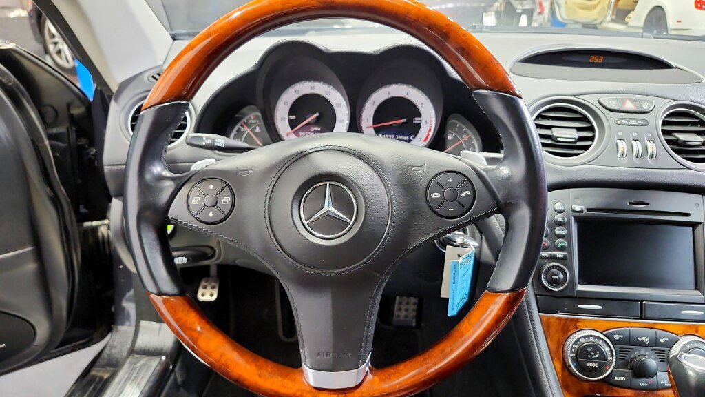 Used 2012 Mercedes-Benz SL 550 image 18