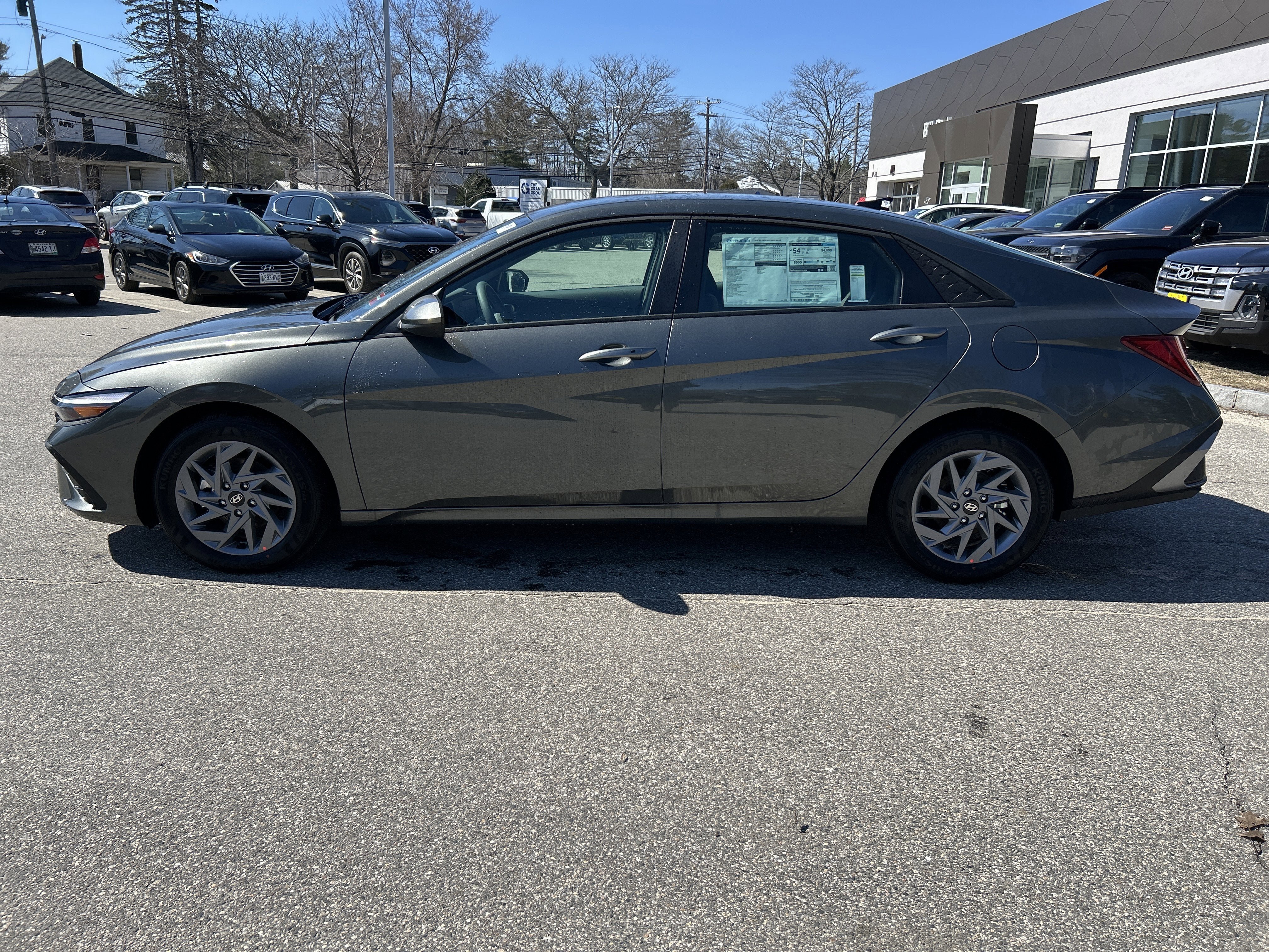 New 2026 Hyundai Elantra Hybrid FWD image 2