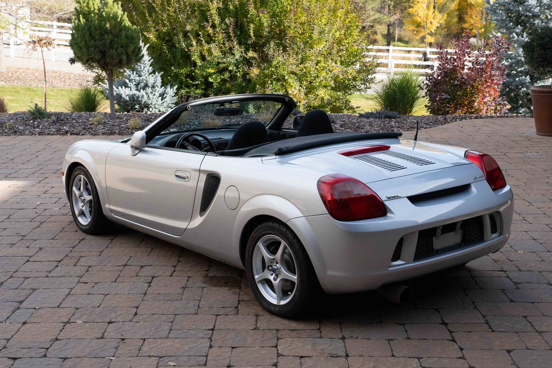 Used 2001 Toyota MR2 image 7