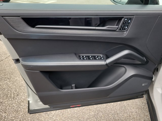 Certified 2025 Porsche Cayenne Turbo GT AWD/4WD image 24