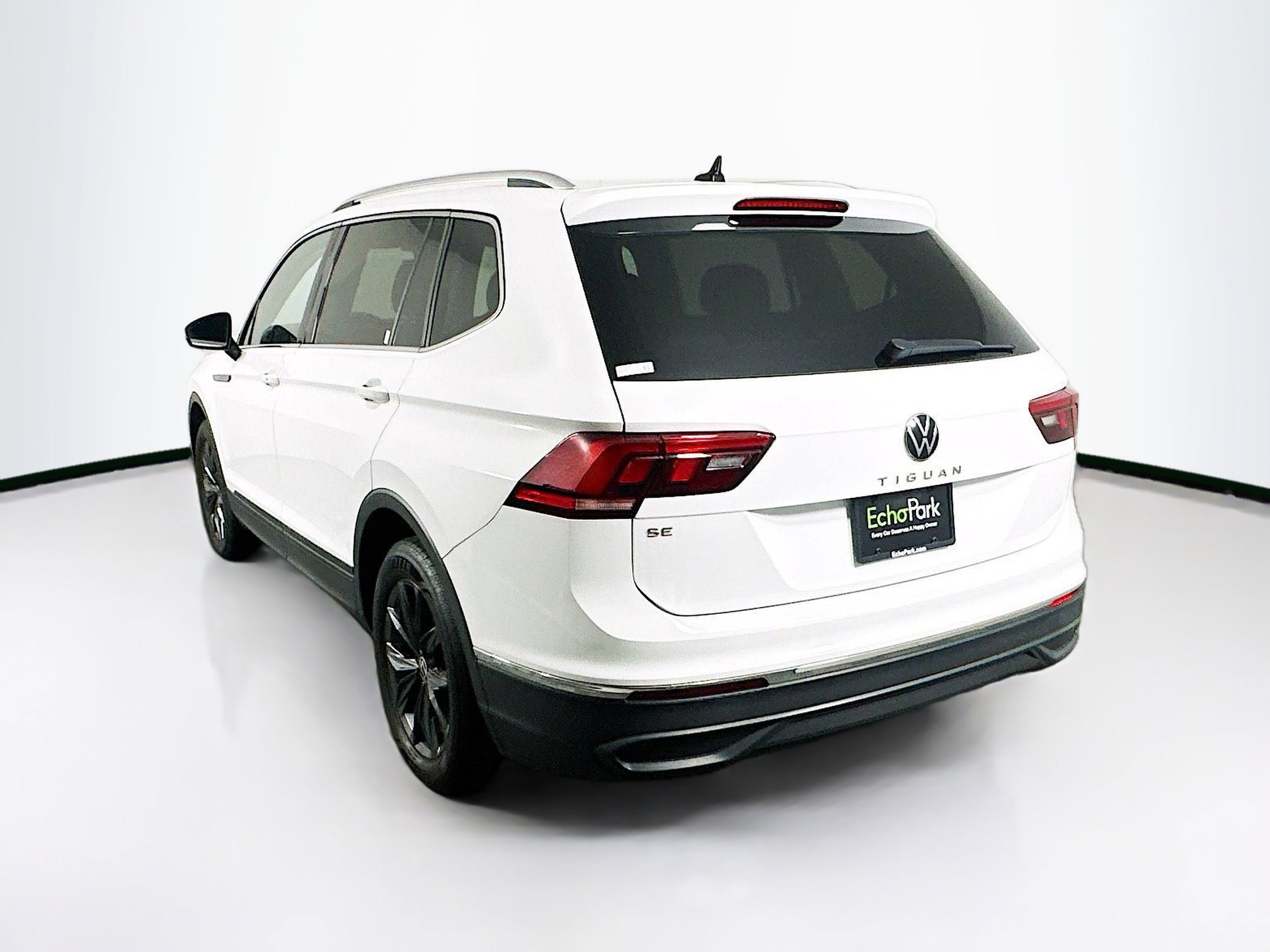 Used 2022 Volkswagen Tiguan SE FWD image 5