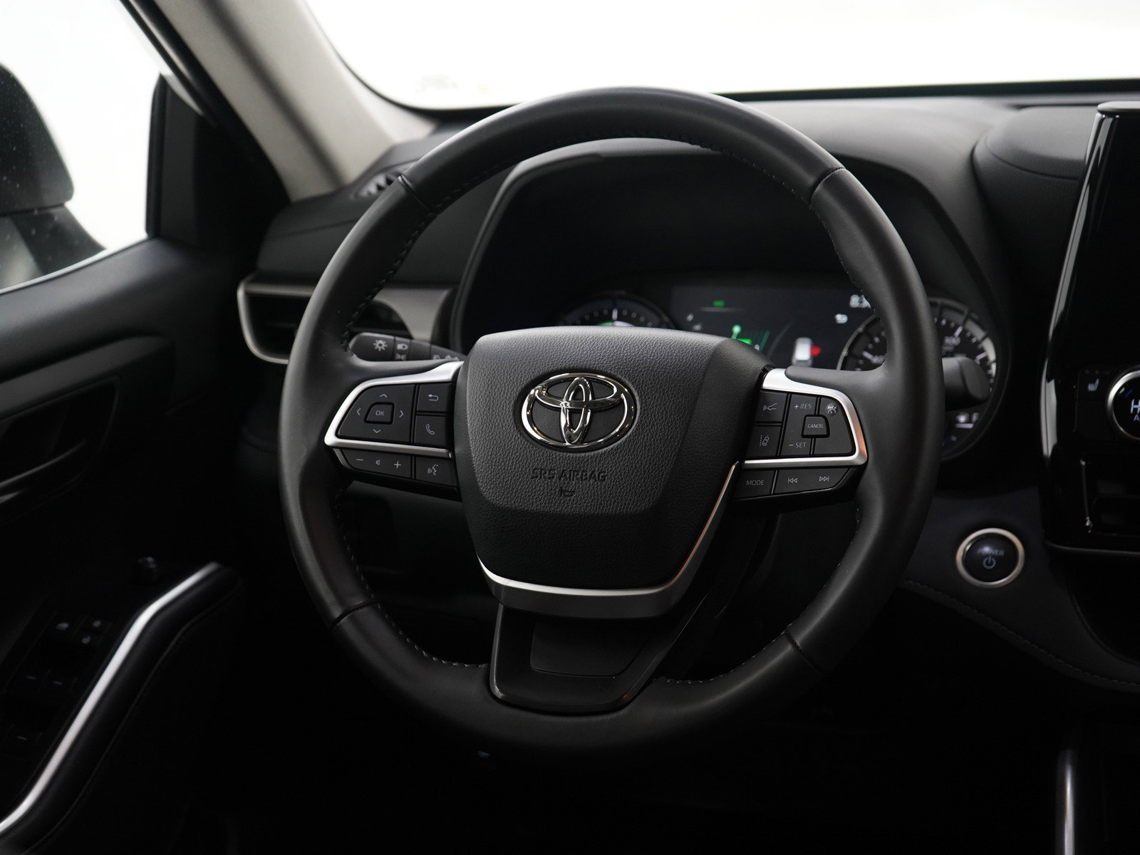 Used 2024 Toyota Highlander LE image 14