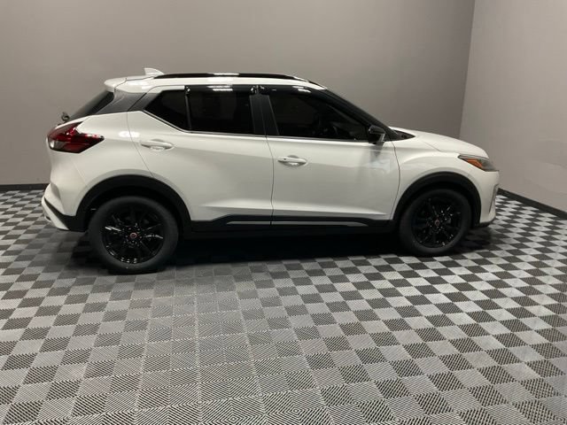 Used 2023 Nissan Kicks SR w/ SR Premium Package FWD image 7