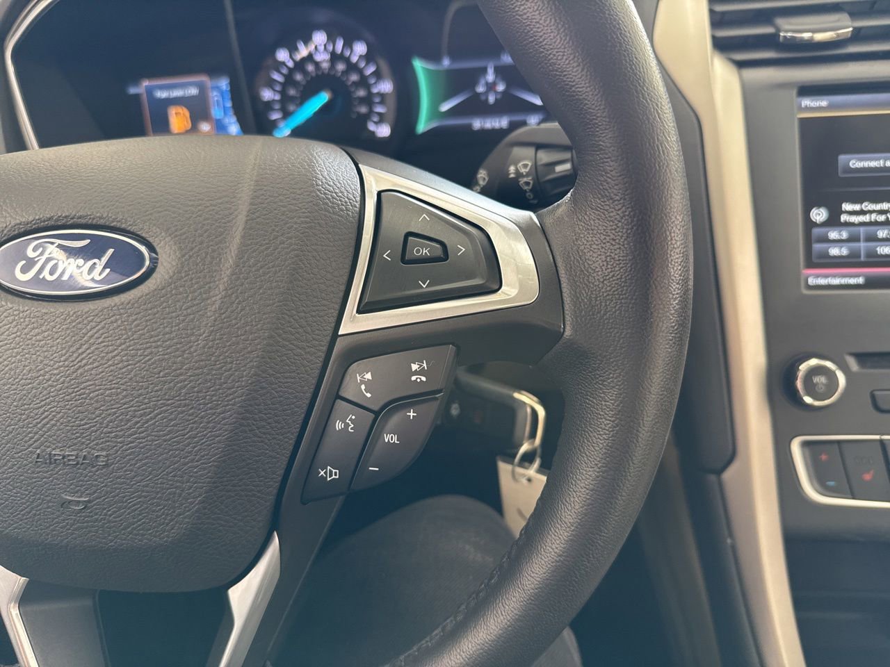 Used 2016 Ford Fusion SE w/ Equipment Group 502A FWD image 21