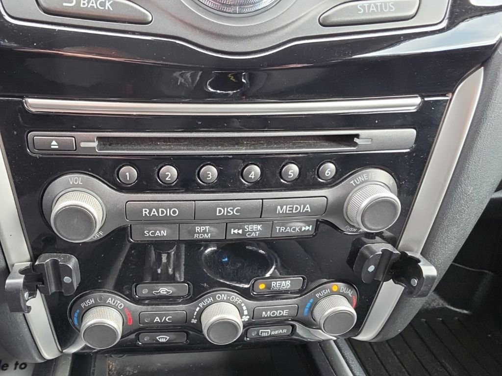 Used 2017 Nissan Pathfinder SV AWD/4WD image 17