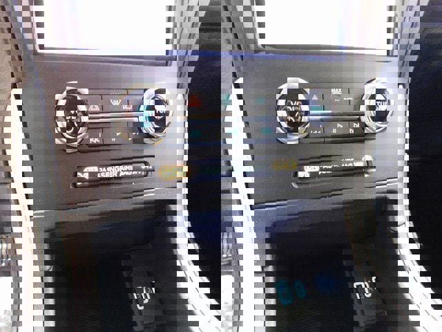 Used 2024 Ford Edge SE w/ Black Appearance Package image 24