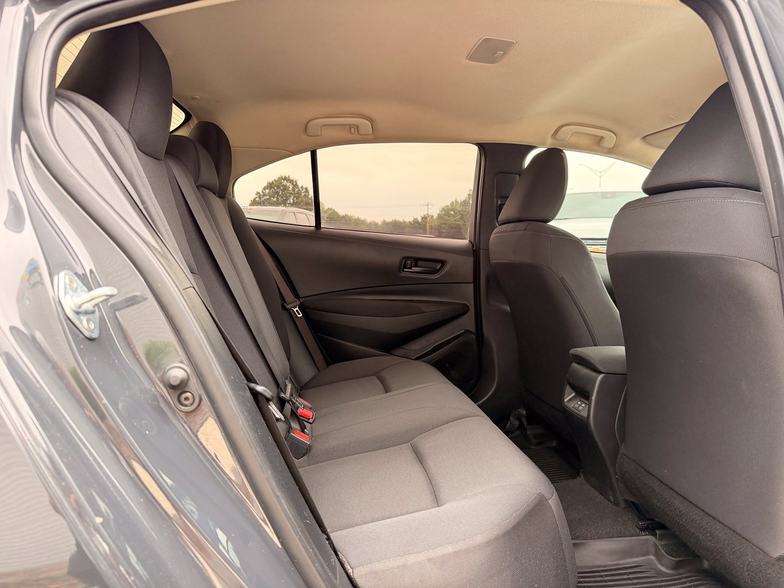Used 2025 Toyota Corolla LE w/ Convenience Package FWD image 19