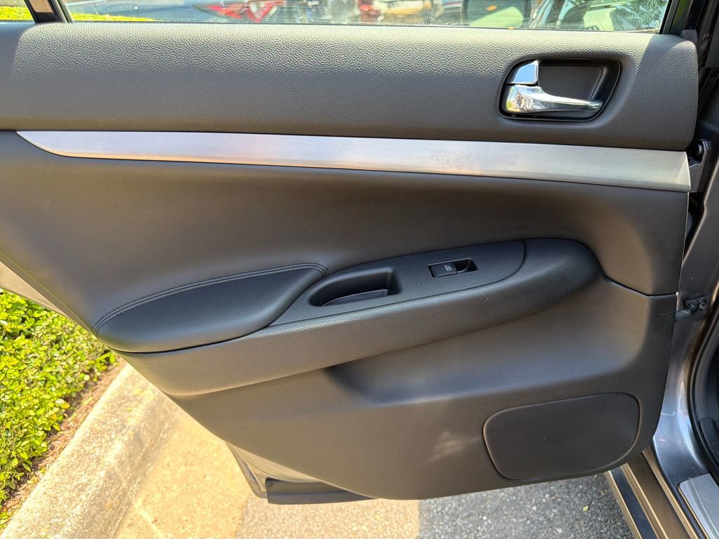 Used 2013 INFINITI G37 x w/ Premium Pkg AWD/4WD image 31