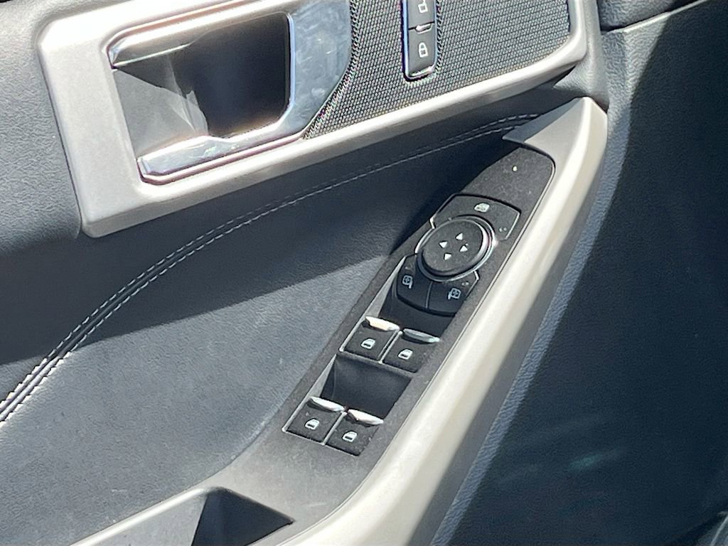 Used 2022 Ford Explorer XLT w/ Equipment Group 202A image 18