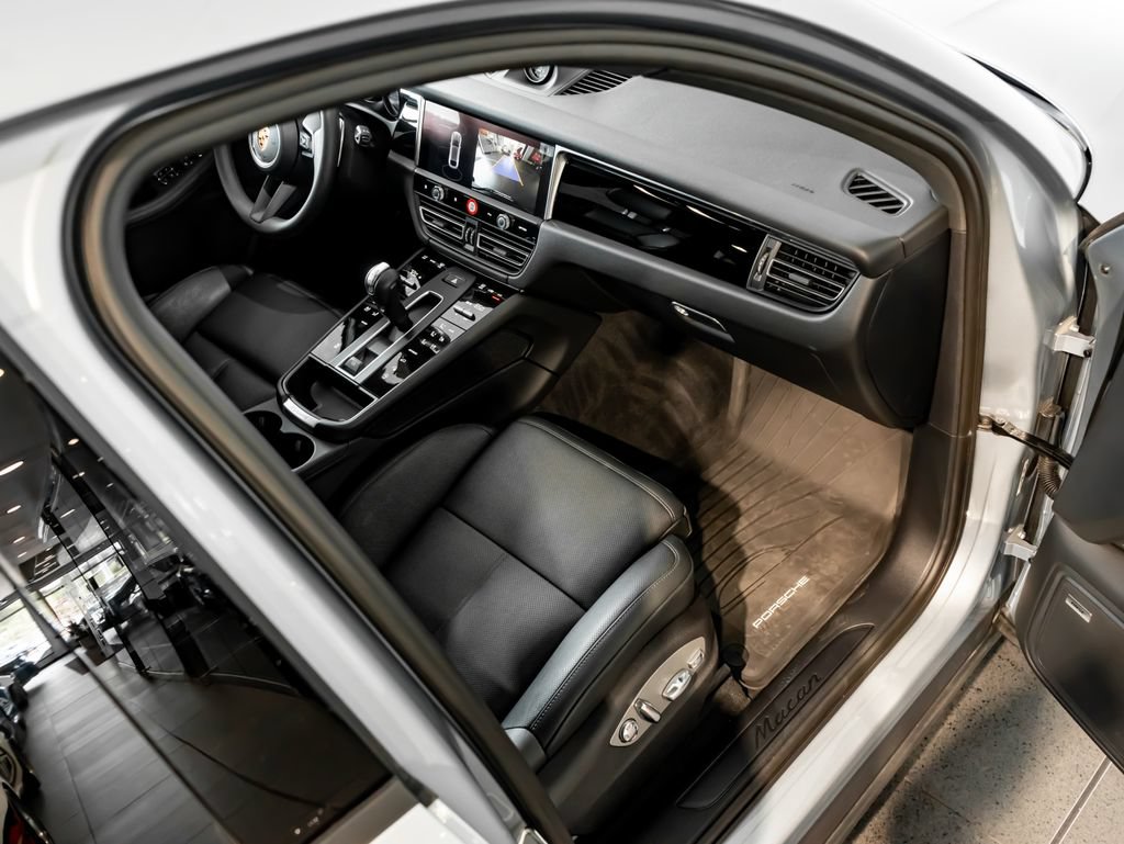 Certified 2026 Porsche Macan AWD/4WD image 28