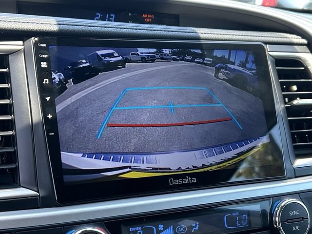 Used 2018 Toyota Highlander XLE w/ Carpet Mat Package (TMS) FWD image 26