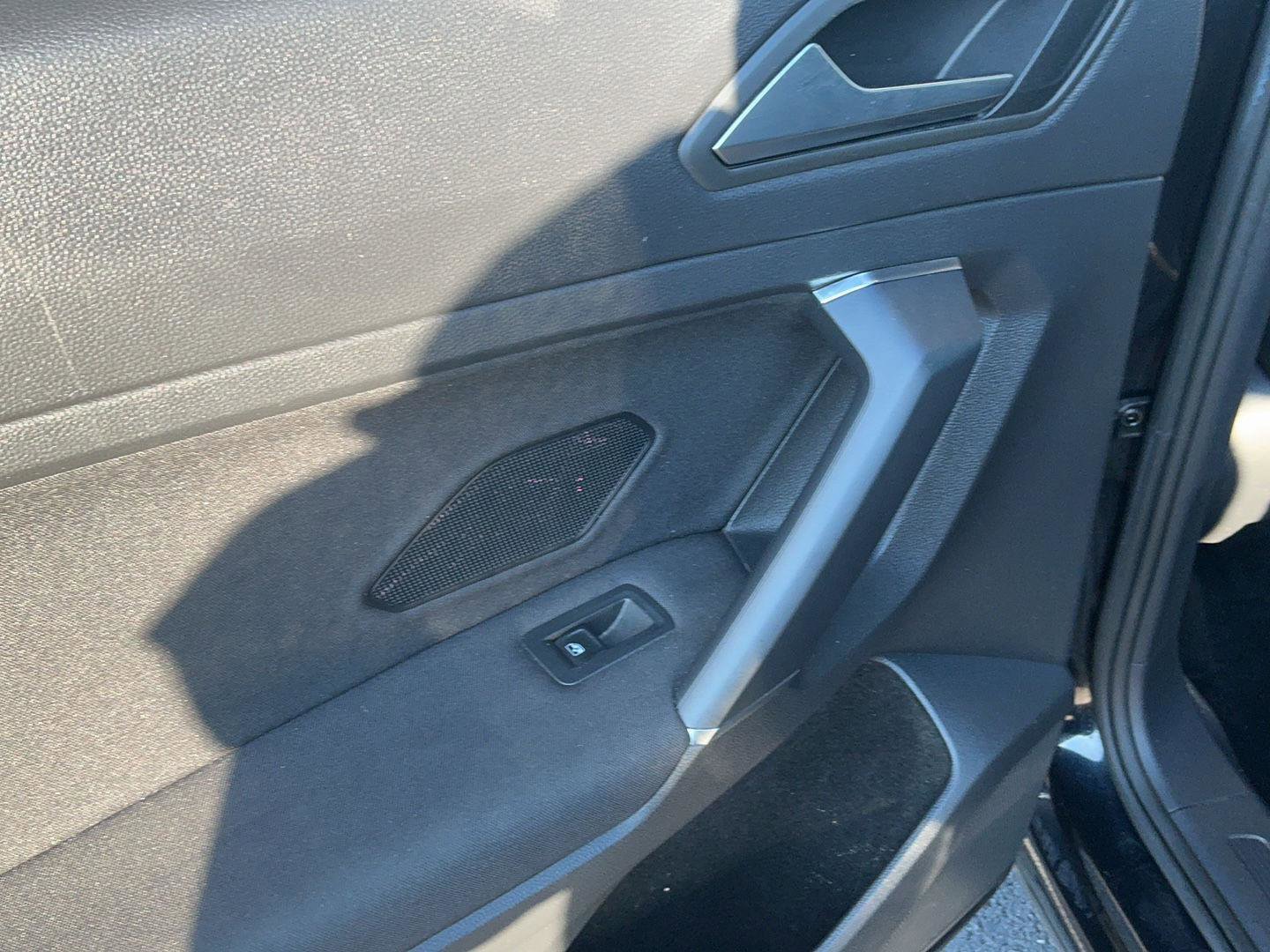 Used 2020 Volkswagen Tiguan S image 24