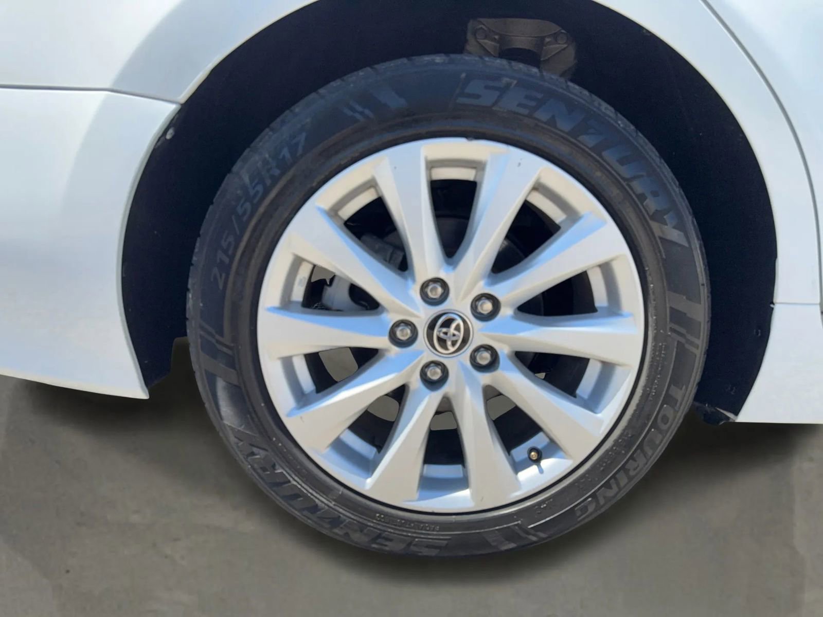 Used 2020 Toyota Camry LE FWD image 12