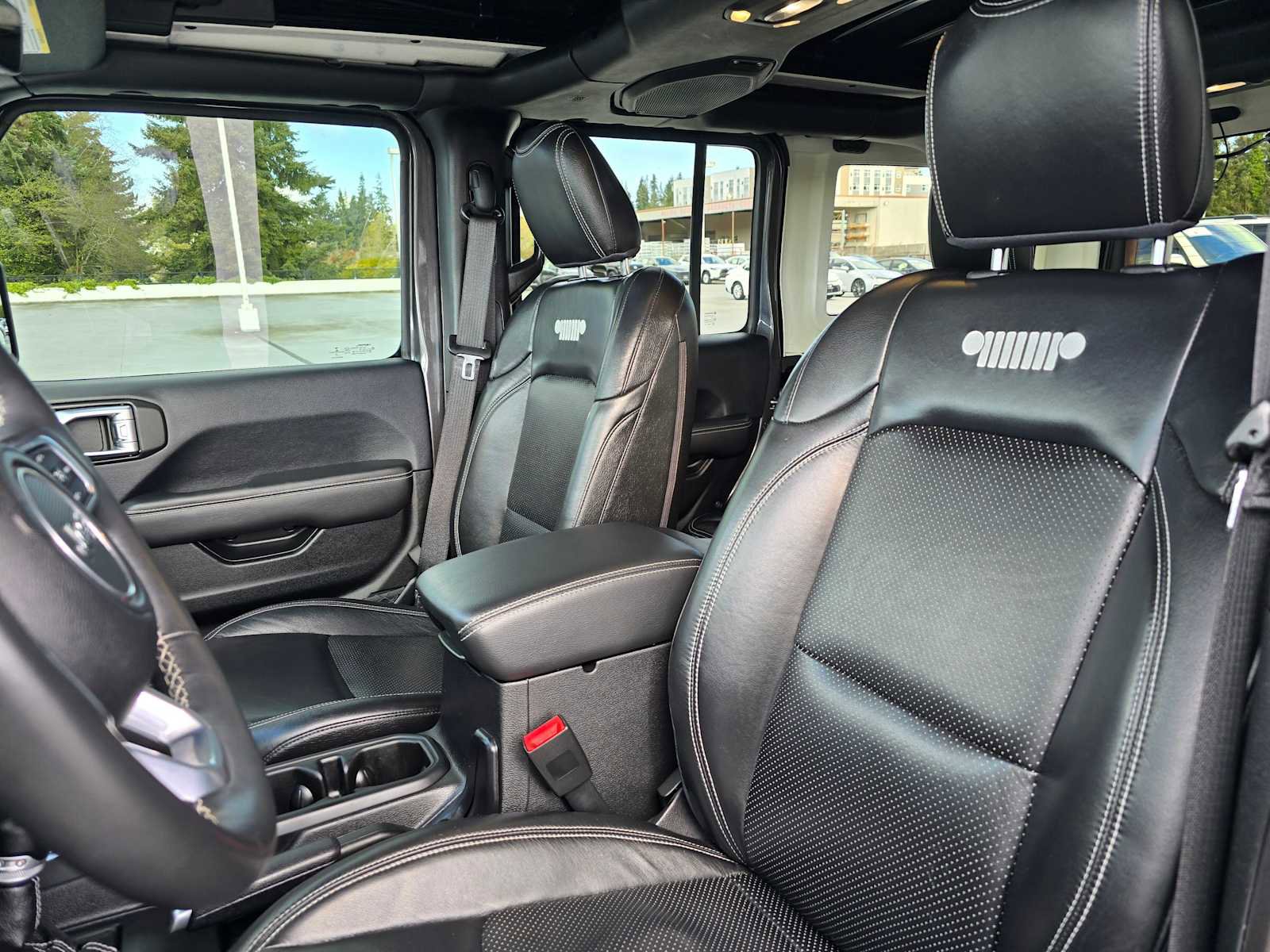 Used 2019 Jeep Wrangler Unlimited Sahara AWD/4WD image 21