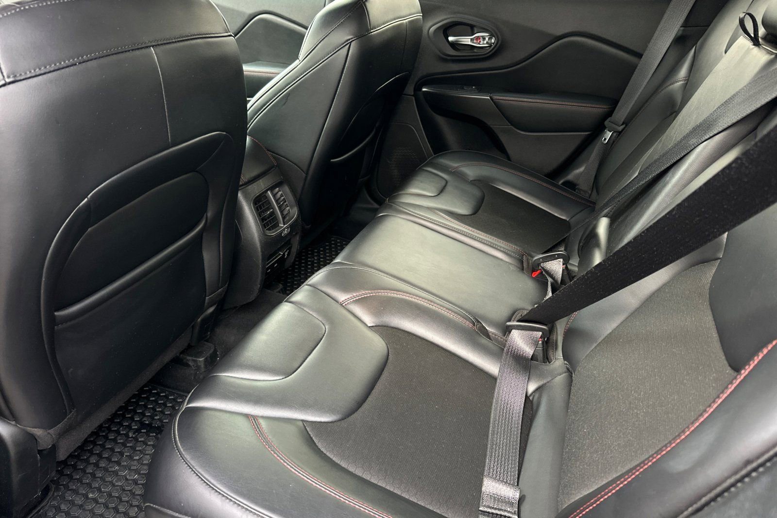 Used 2020 Jeep Cherokee Trailhawk w/ Technology Group image 12