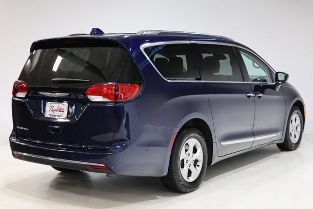 Used 2017 Chrysler Pacifica Touring-L Plus w/ Advanced Safetytec Group FWD image 6