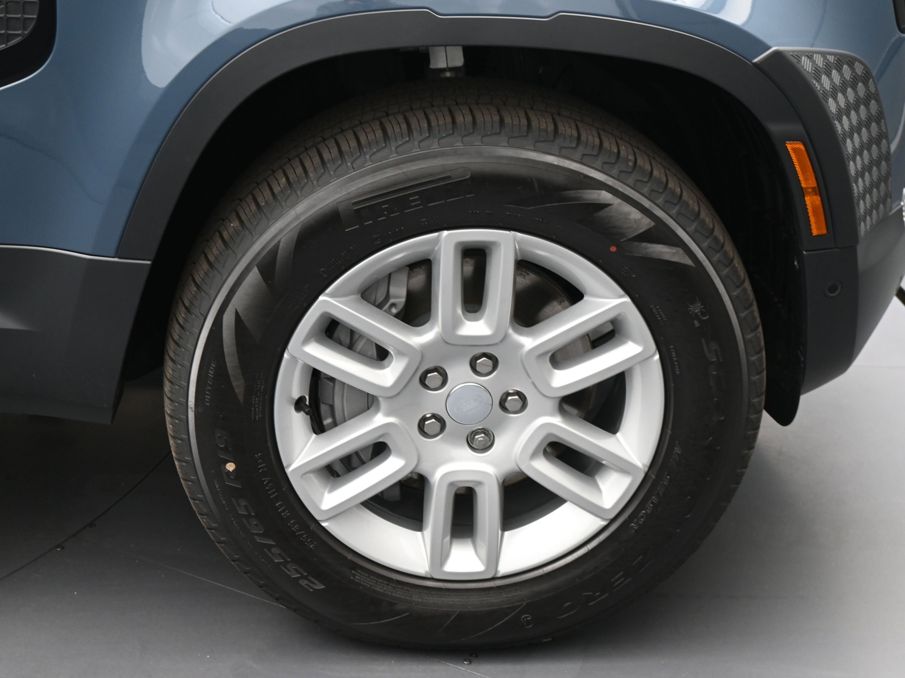 Used 2025 Land Rover Defender 110 S image 10