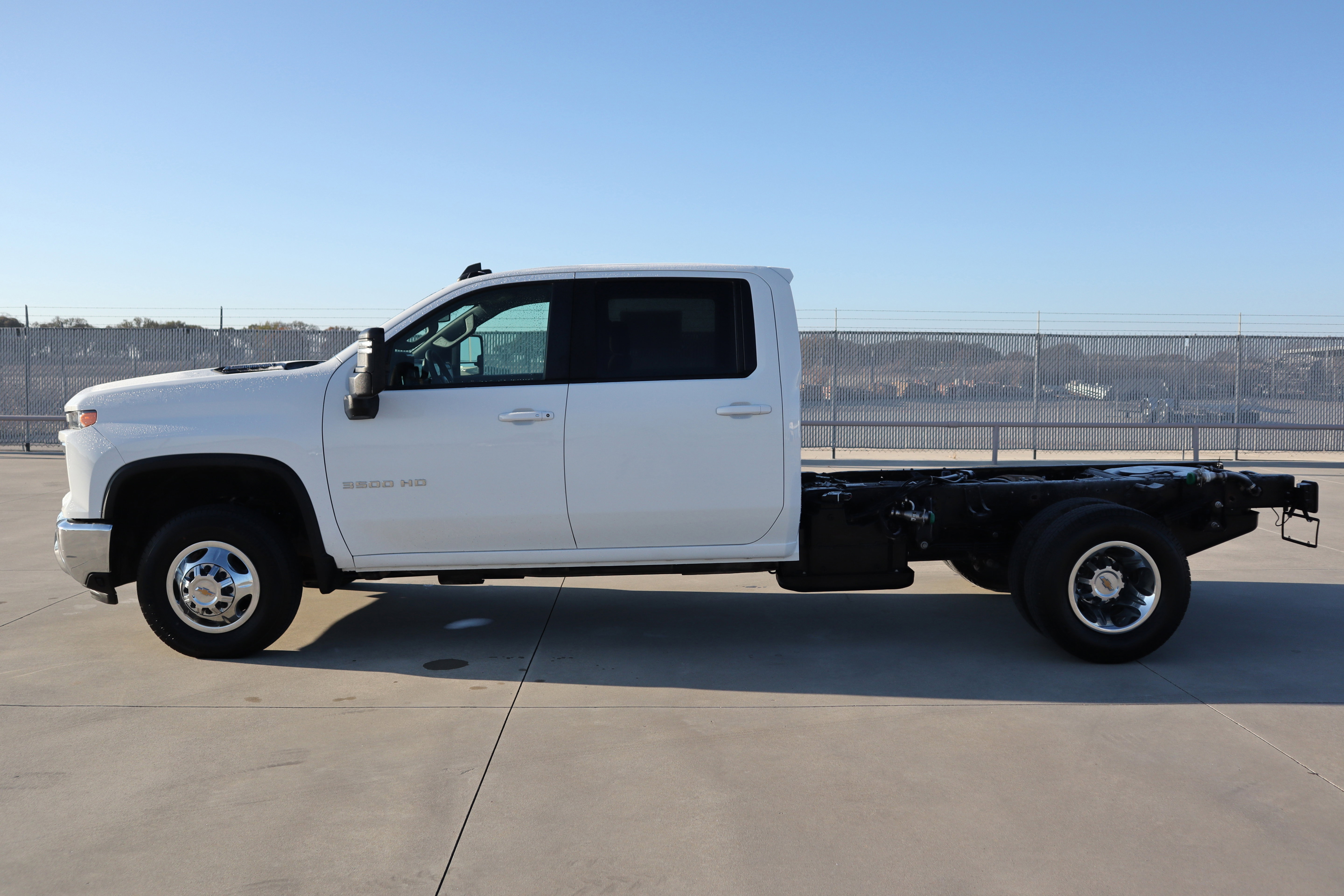 Used 2024 Chevrolet Silverado 3500 LT w/ Convenience Package image 2