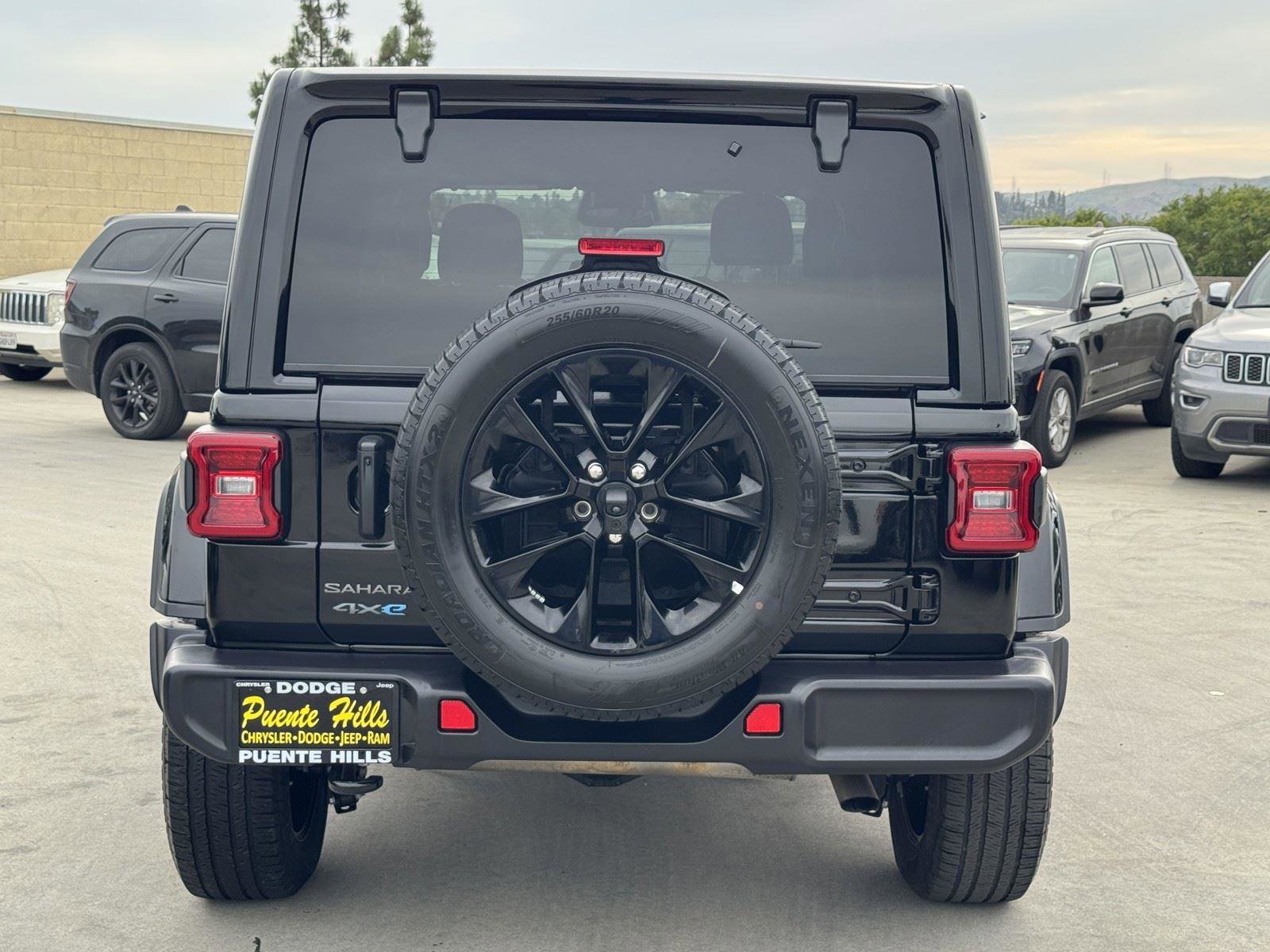 Certified 2025 Jeep Wrangler Sahara AWD/4WD image 6