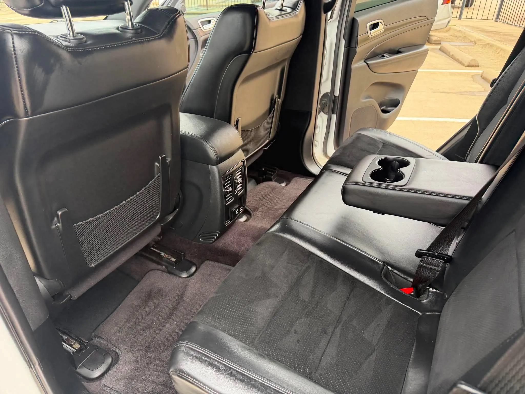 Used 2018 Jeep Grand Cherokee Altitude RWD image 18