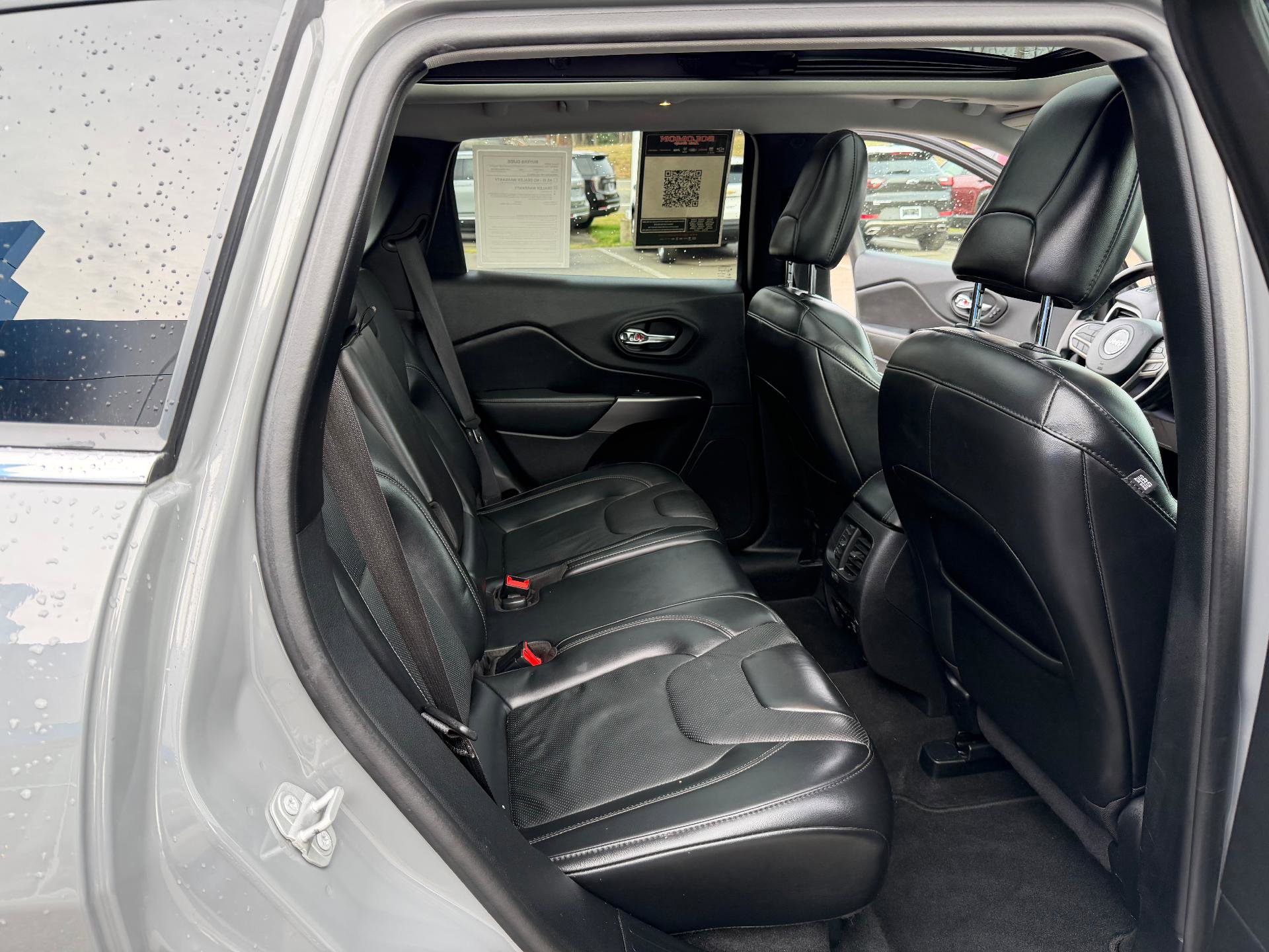 Used 2020 Jeep Cherokee Limited image 32