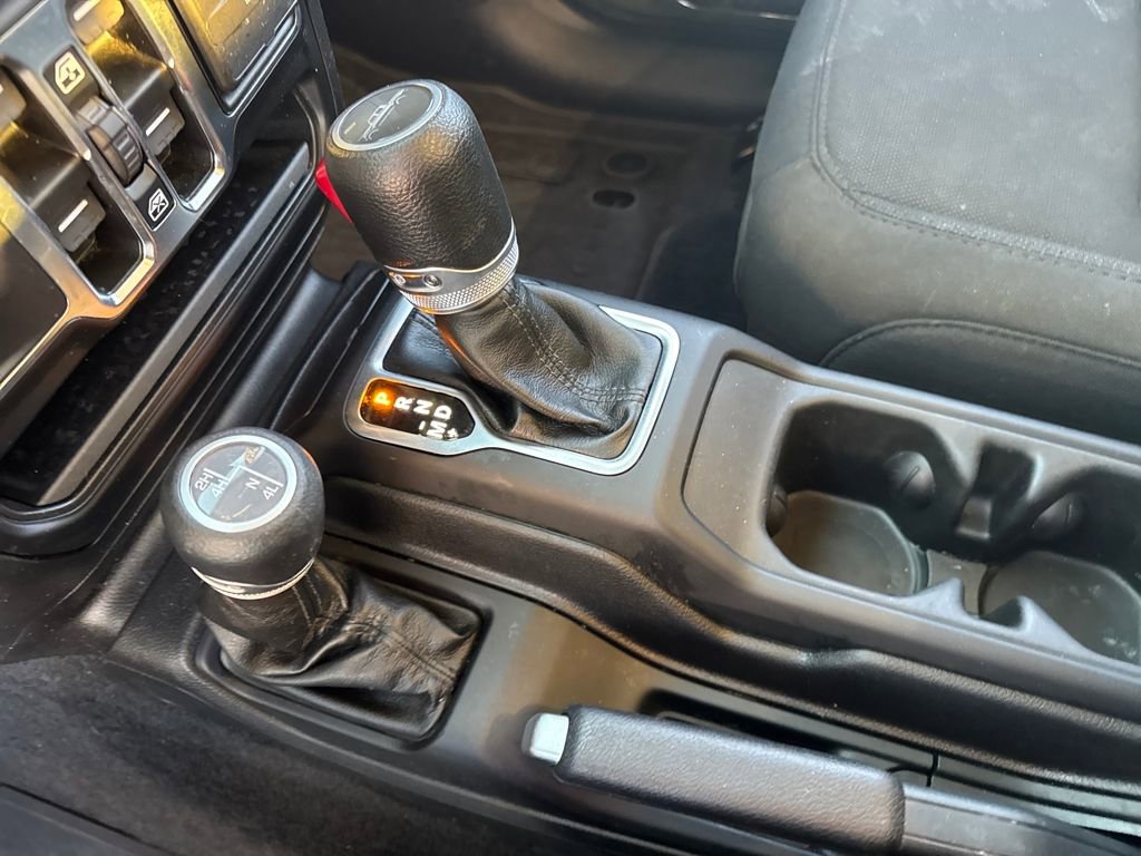 Used 2023 Jeep Gladiator Sport image 16