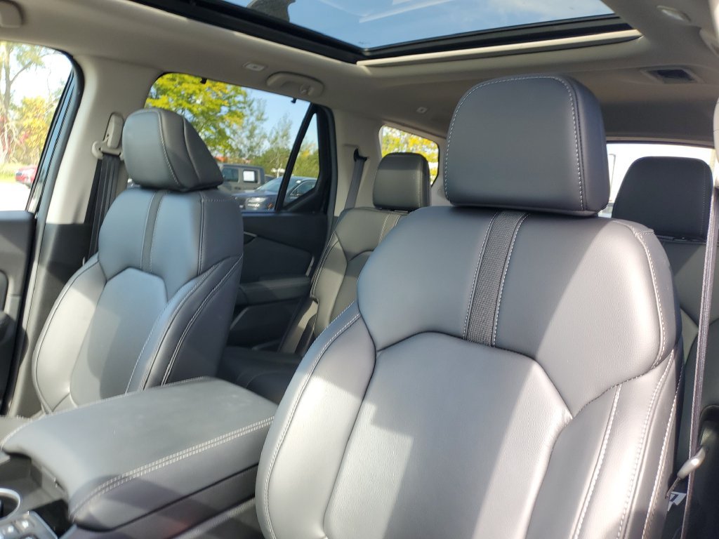 Certified 2025 Honda Pilot Touring image 14
