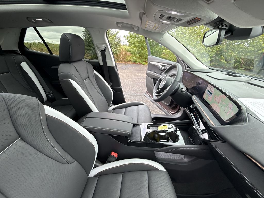 Certified 2025 Buick Envision Sport Touring image 13