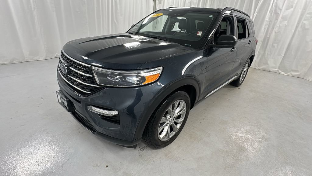Used 2022 Ford Explorer XLT w/ Equipment Group 202A image 7