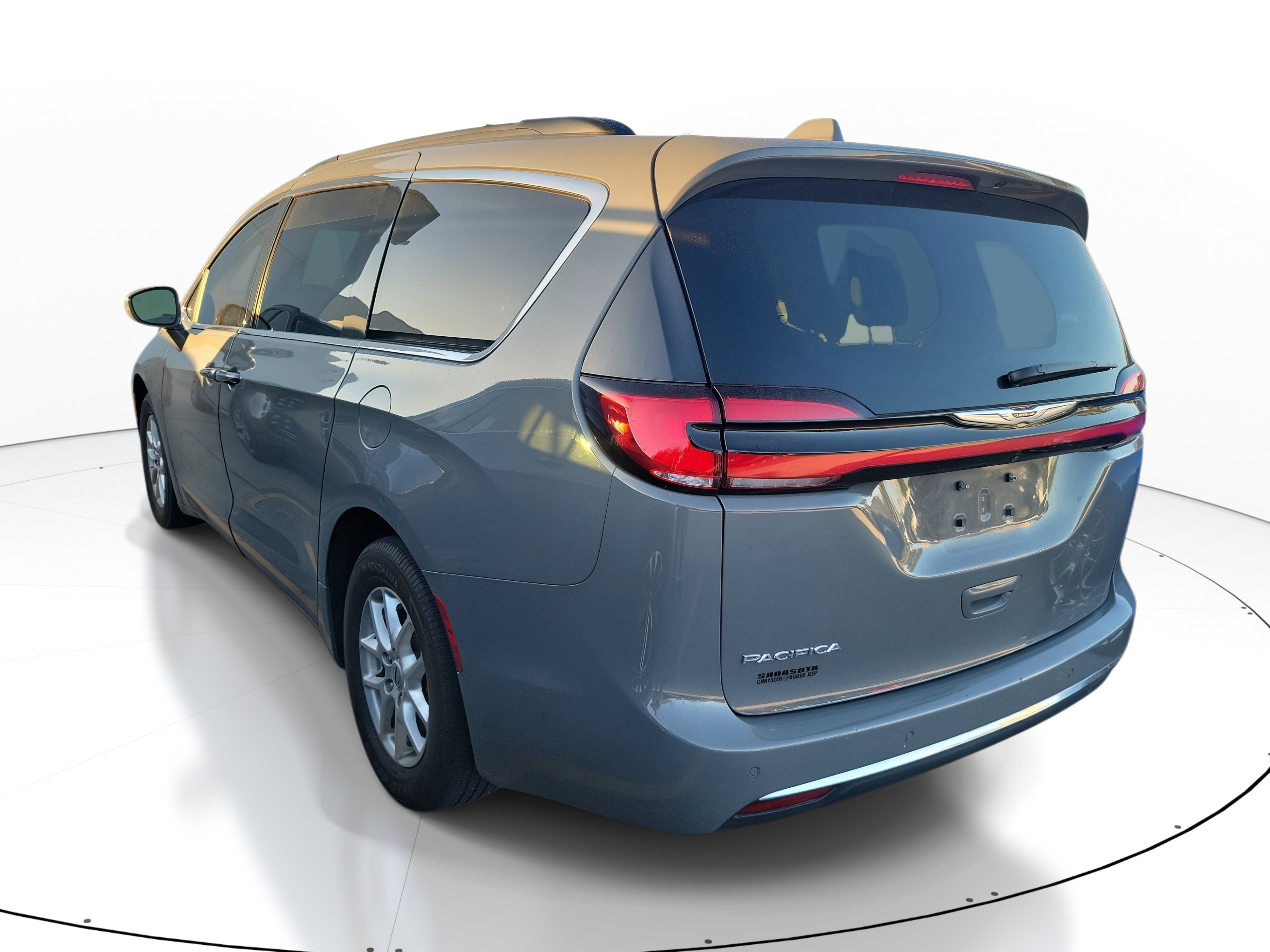 Used 2022 Chrysler Pacifica Touring-L image 7