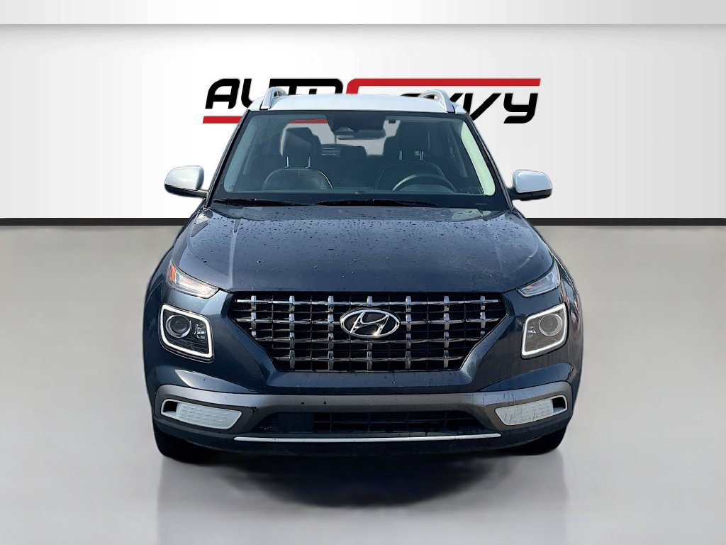 Used 2025 Hyundai Venue Limited FWD image 2