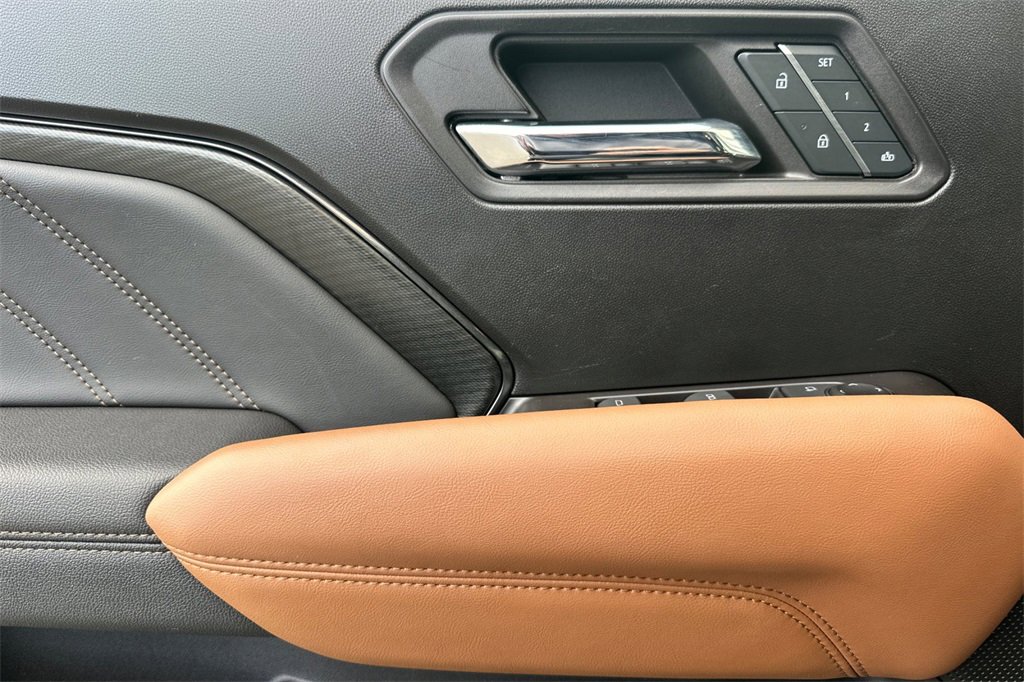 Used 2024 GMC Canyon AT4 w/ AT4 Premium Package image 12