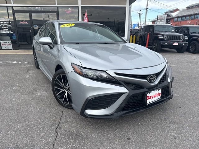 Used 2021 Toyota Camry SE image 2