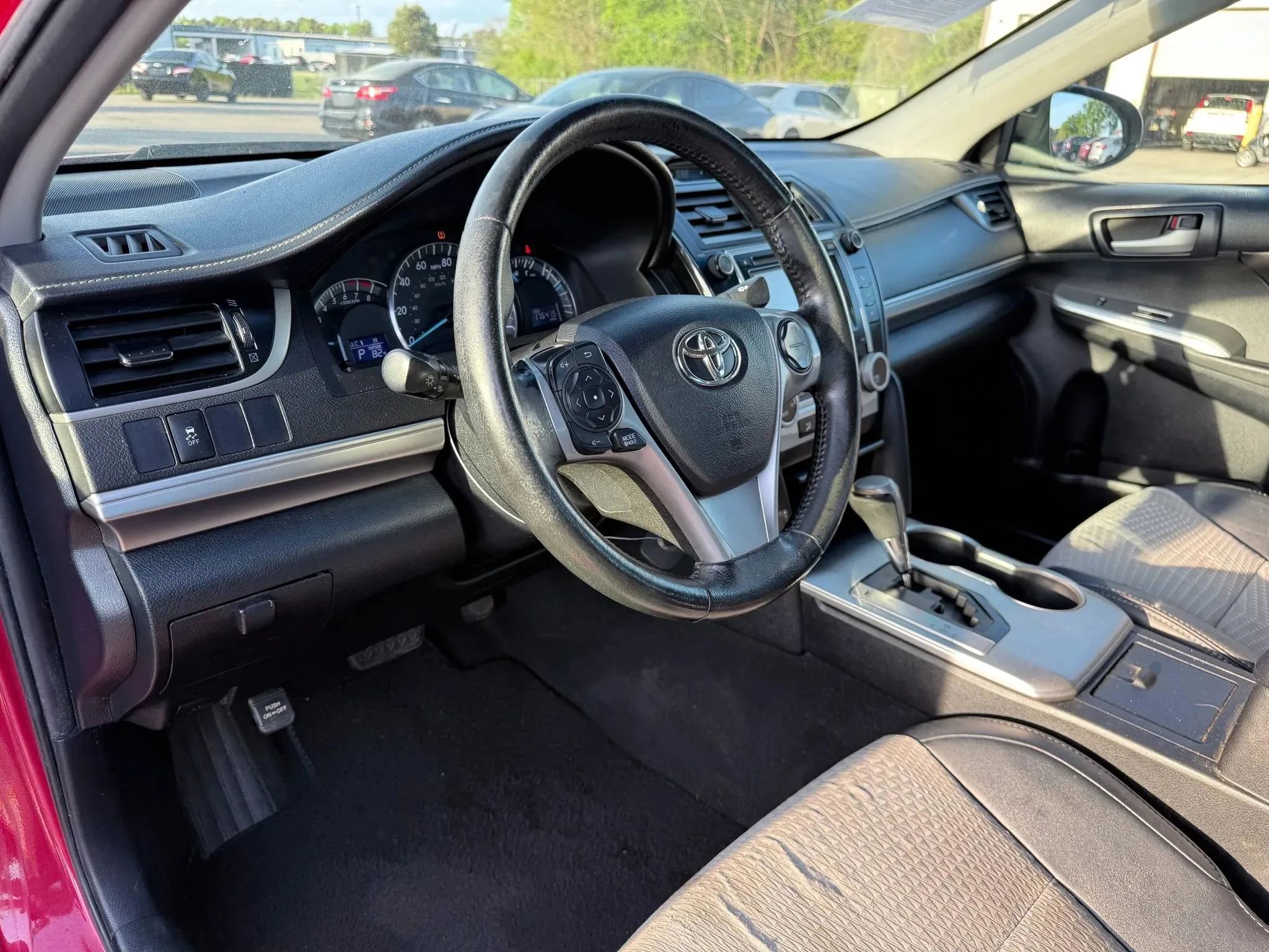 Used 2014 Toyota Camry SE FWD image 17
