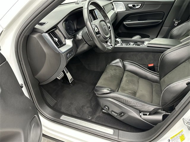Used 2018 Volvo XC60 T8 R-Design w/ Convenience Package image 11