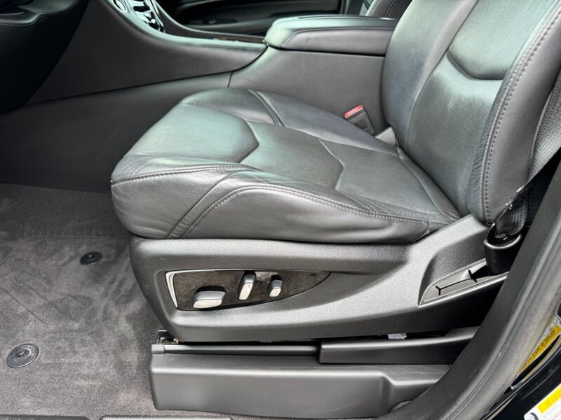 Used 2020 Cadillac Escalade ESV Premium Luxury image 21