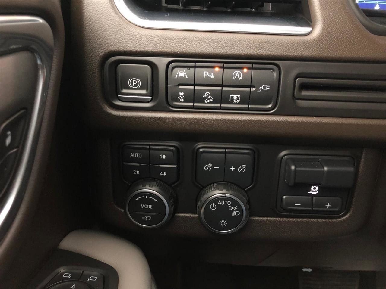 Used 2022 Chevrolet Tahoe Z71 w/ Z71 Off-Road Package image 18