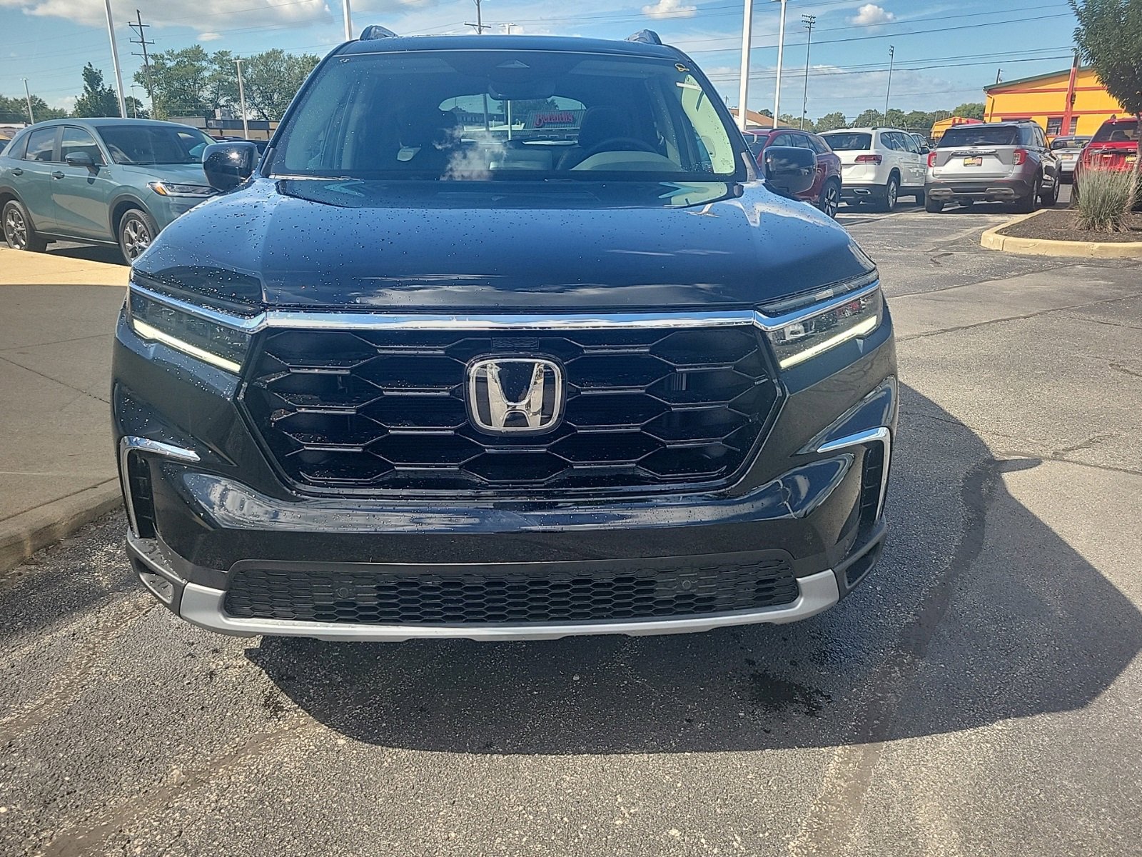 New 2025 Honda Pilot Touring image 2