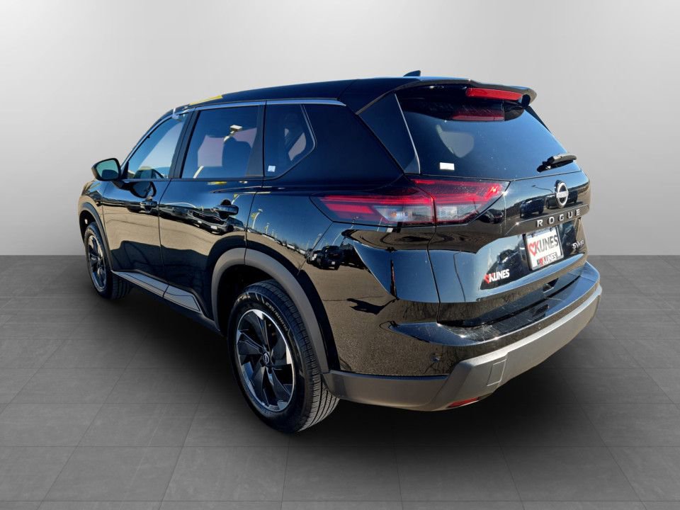 Used 2024 Nissan Rogue SV image 9