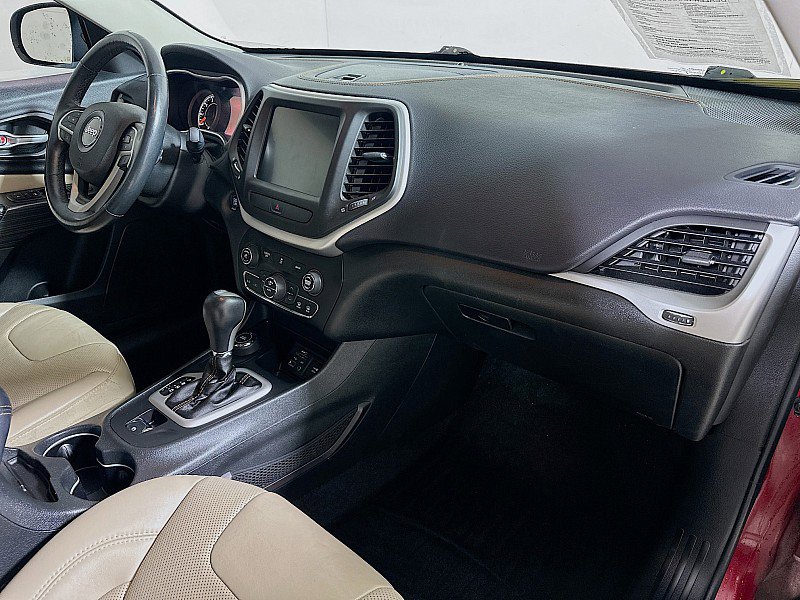 Used 2015 Jeep Cherokee Limited w/ Luxury Group AWD/4WD image 29