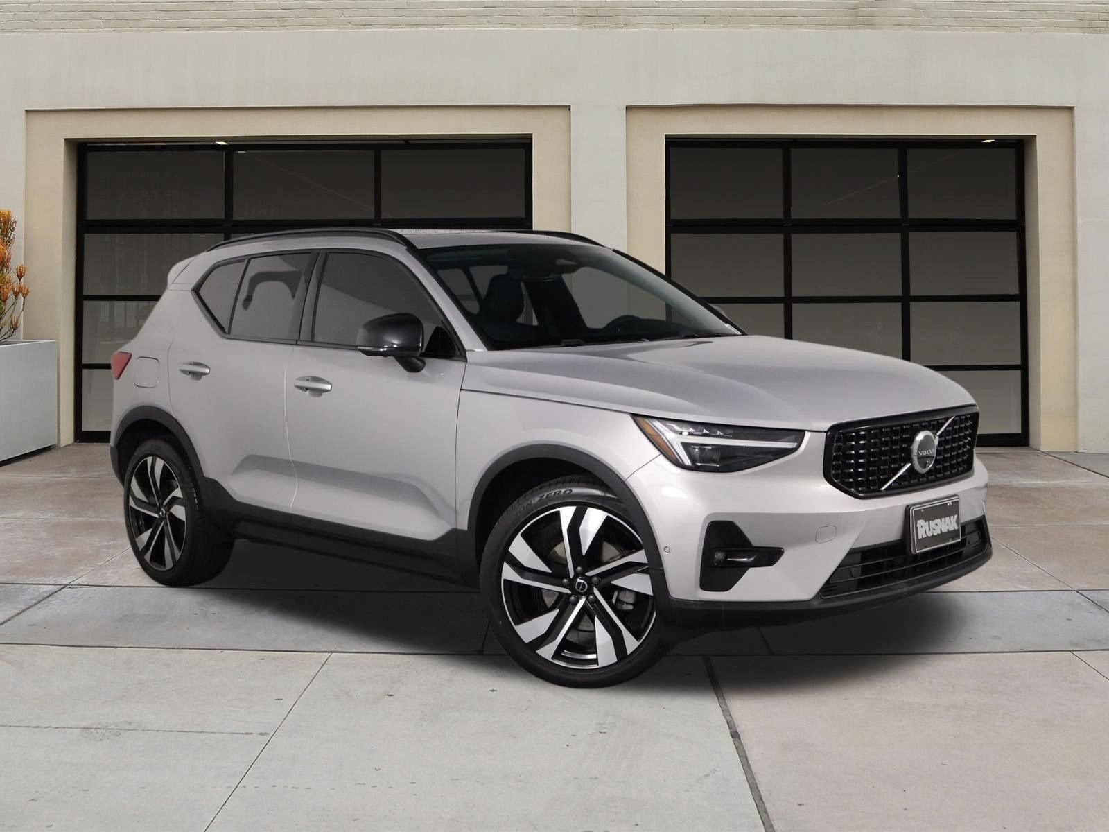 Used 2024 Volvo XC40 B5 Plus w/ Protection Package Premier AWD/4WD image 34