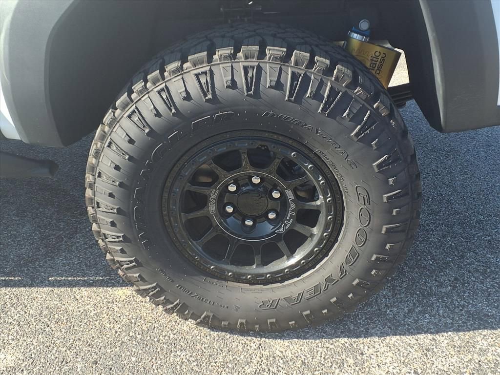 Certified 2025 GMC Canyon AT4 w/ AT4X AEV Edition image 20