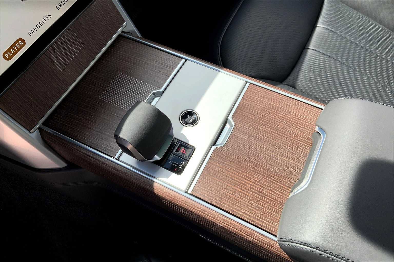 New 2025 Land Rover Range Rover Long Wheelbase Autobiography image 7