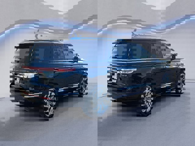 Used 2022 Lincoln Navigator 4WD image 5