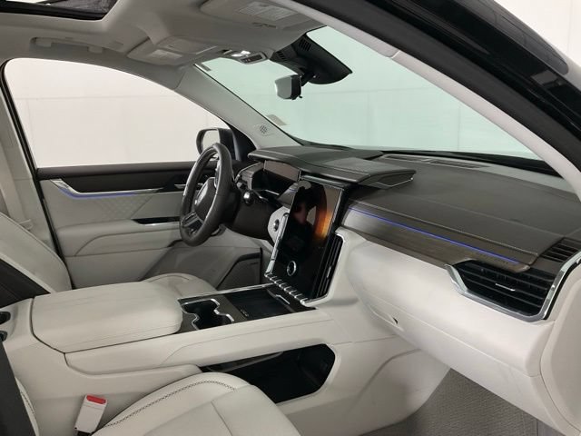 Used 2025 GMC Acadia Denali w/ Super Cruise Package FWD image 29